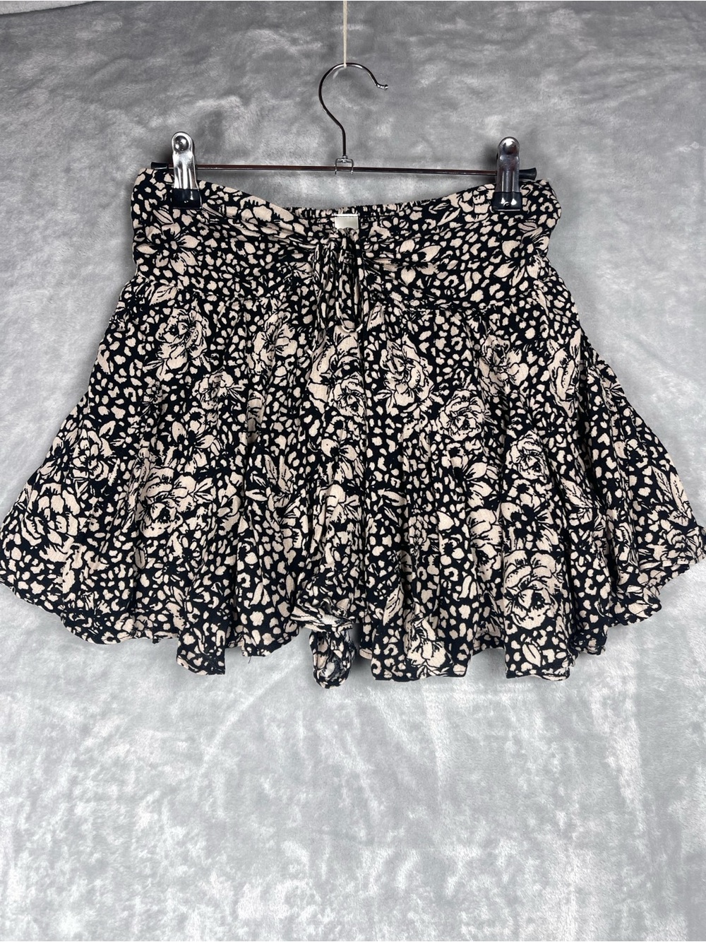 mahina Black & Cream Floral Ruffle Skort
